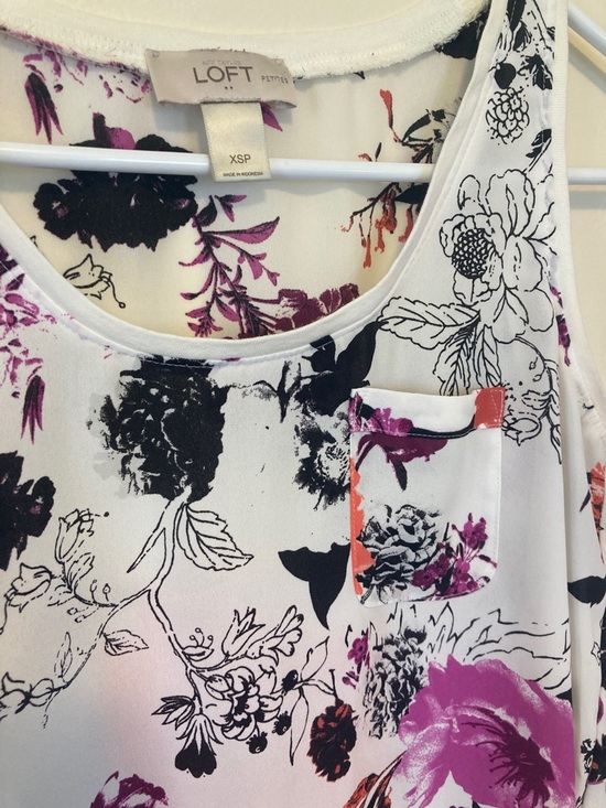 7 Ann Taylor Loft tops. All sizes petite XS. - Picture 10 of 14